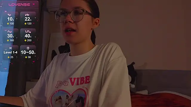 Snapshot of Mia_Luw chatting on 10.02.25 Mia Luw online show from 10.02.25