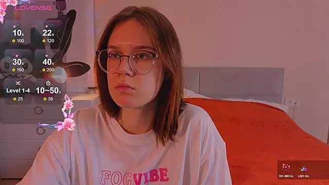 Snapshot of Mia_Luw chatting on 10.17.25 Mia Luw online show from 10.17.25