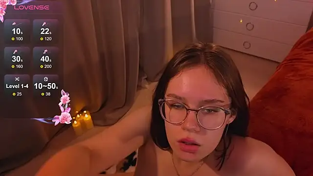 Snapshot of Mia_Luw chatting on 10.21.25 Mia Luw online show from 10.21.25