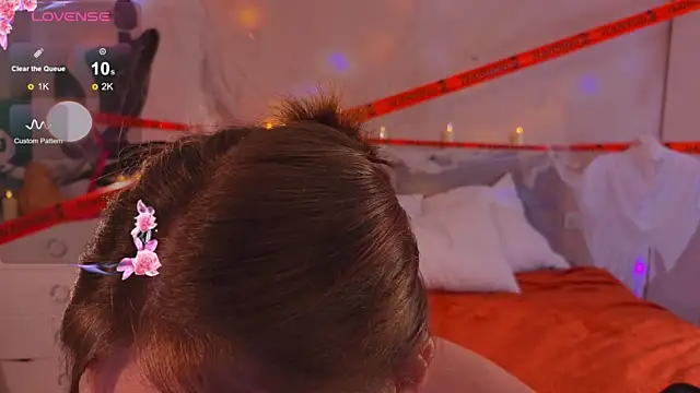 Snapshot of Mia_Luw chatting on 10.27.25 Mia Luw online show from 10.27.25