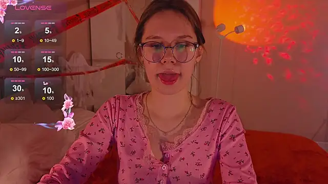 Snapshot of Mia_Luw chatting on 11.02.25 Mia Luw online show from 11.02.25