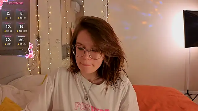 Mia Luw online show from 01.11.26