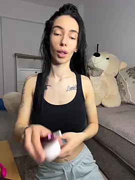 Celine Roxelle online show from 04.20.26