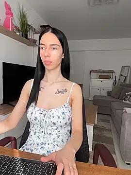 Snapshot of Celine_Roxelle chatting on 04.26.26 Celine Roxelle online show from 04.26.26