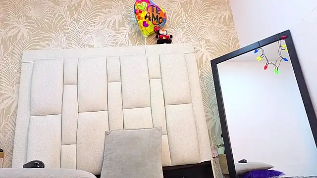 dafnnelewis online show from 02.09.26