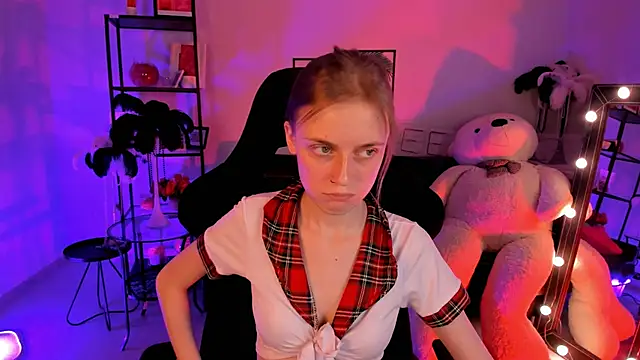 KiraMontoya online show from 02.17.25