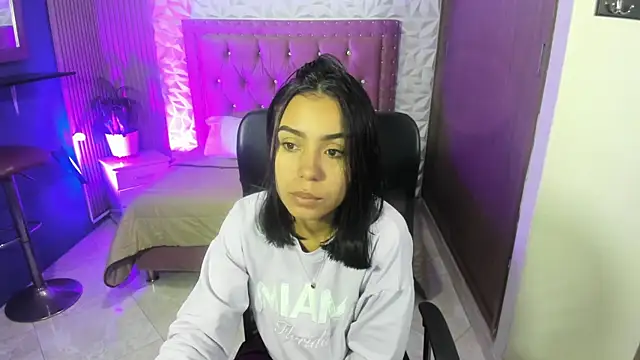 Snapshot of julieta_fn chatting on 06.20.26 julieta fn online show from 06.20.26