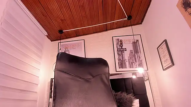 tylla  online show from 09.30.25