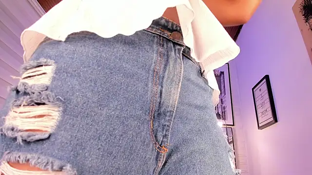 tylla  online show from 10.16.25