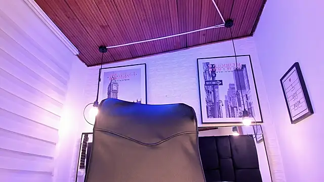 tylla  online show from 10.17.25