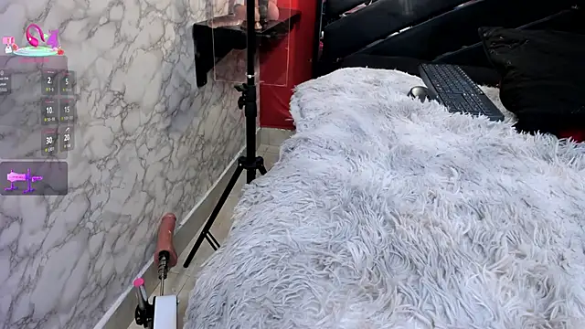 IVISBOUNCYASS online show from 04.17.26