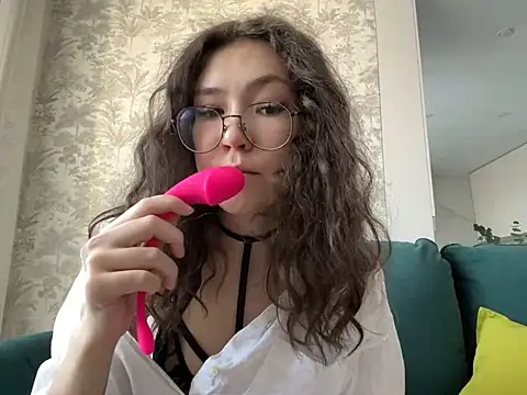 Snapshot of Tw1nFlame chatting on 02.11.25 Tw1nFlame online show from 02.11.25