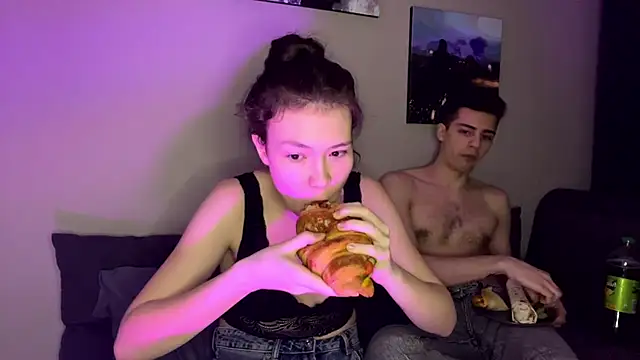 Snapshot of Tw1nFlame chatting on 03.13.25 Tw1nFlame online show from 03.13.25