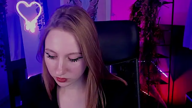 Snapshot of DariaTate chatting on 02.16.25 DariaTate online show from 02.16.25