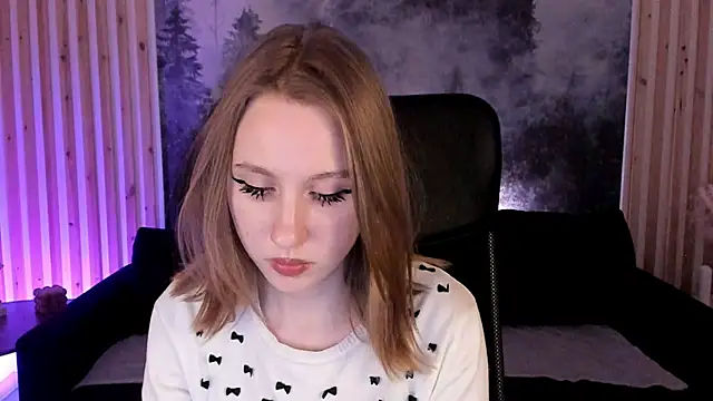 Snapshot of DariaTate chatting on 02.18.25 DariaTate online show from 02.18.25