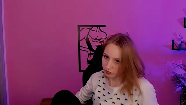 Snapshot of DariaTate chatting on 02.21.25 DariaTate online show from 02.21.25