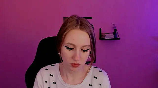 Snapshot of DariaTate chatting on 02.21.25 DariaTate online show from 02.21.25