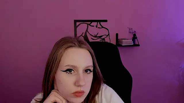 Snapshot of DariaTate chatting on 02.22.25 DariaTate online show from 02.22.25