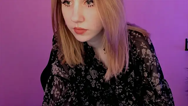 Snapshot of DariaTate chatting on 02.22.25 DariaTate online show from 02.22.25