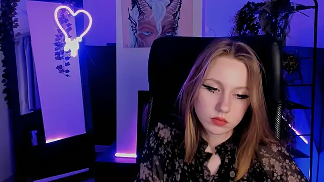 Snapshot of DariaTate chatting on 02.23.25 DariaTate online show from 02.23.25