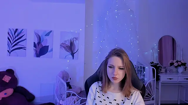 Snapshot of DariaTate chatting on 02.26.25 DariaTate online show from 02.26.25