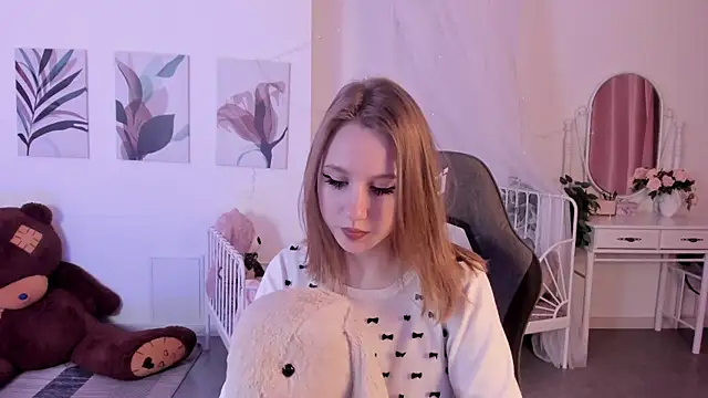 Snapshot of DariaTate chatting on 02.27.25 DariaTate online show from 02.27.25