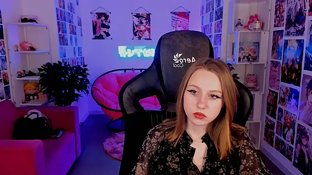 Snapshot of DariaTate chatting on 02.28.25 DariaTate online show from 02.28.25