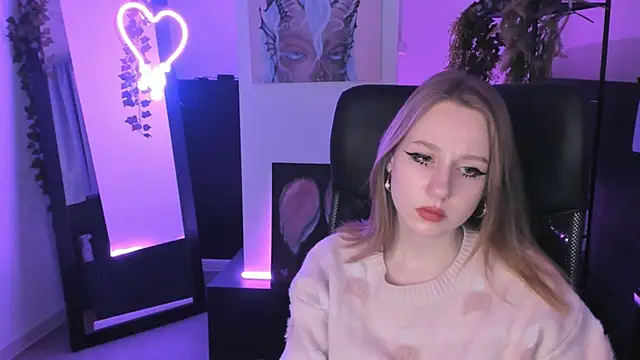 Snapshot of DariaTate chatting on 03.04.25 DariaTate online show from 03.04.25