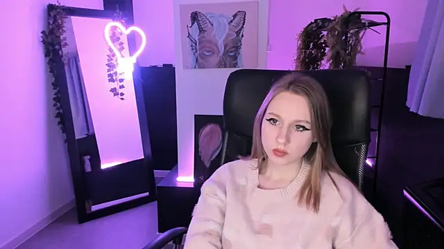 Snapshot of DariaTate chatting on 03.04.25 DariaTate online show from 03.04.25