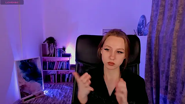 Snapshot of DariaTate chatting on 03.13.25 DariaTate online show from 03.13.25