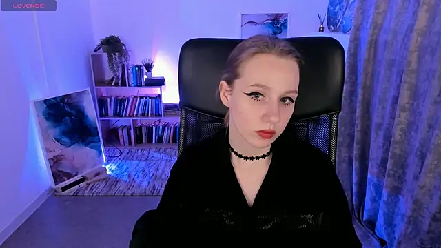 Snapshot of DariaTate chatting on 03.13.25 DariaTate online show from 03.13.25