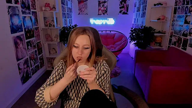 Snapshot of DariaTate chatting on 03.14.25 DariaTate online show from 03.14.25