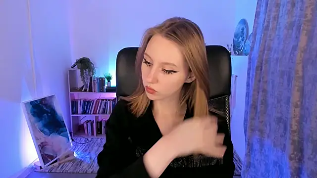 Snapshot of DariaTate chatting on 03.15.25 DariaTate online show from 03.15.25