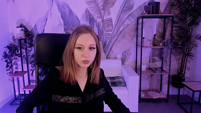 Snapshot of DariaTate chatting on 03.20.25 DariaTate online show from 03.20.25