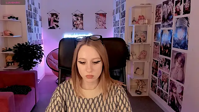 Snapshot of DariaTate chatting on 03.21.25 DariaTate online show from 03.21.25