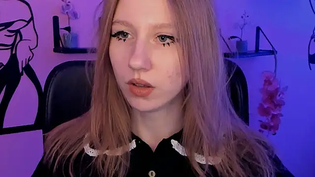 Snapshot of DariaTate chatting on 09.14.25 DariaTate online show from 09.14.25