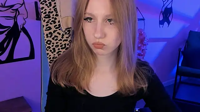 Snapshot of DariaTate chatting on 09.17.25 DariaTate online show from 09.17.25