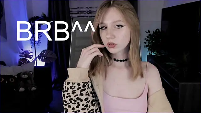 Snapshot of DariaTate chatting on 10.14.25 DariaTate online show from 10.14.25