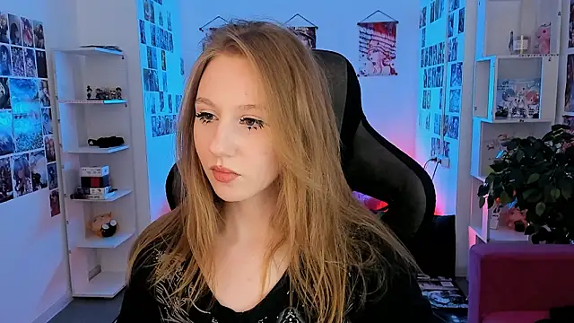 Snapshot of DariaTate chatting on 02.25.26 DariaTate online show from 02.25.26