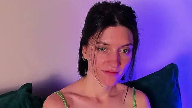 roxy riot  online show from 02.09.25