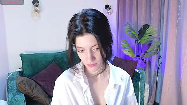 roxy riot  online show from 02.14.25