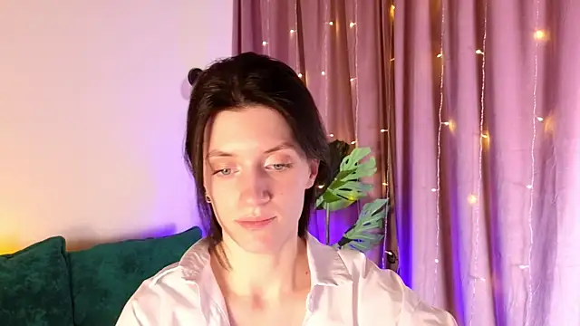 roxy riot  online show from 02.14.25