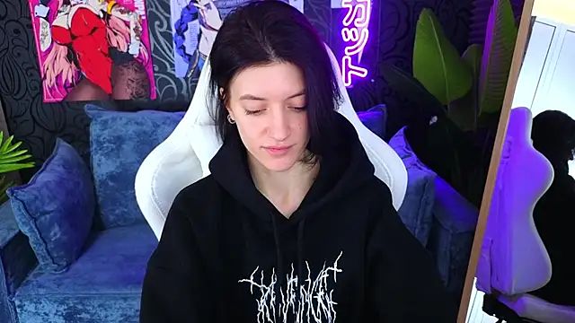 roxy riot  online show from 02.18.25