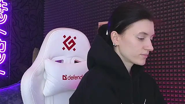 roxy riot  online show from 03.03.25