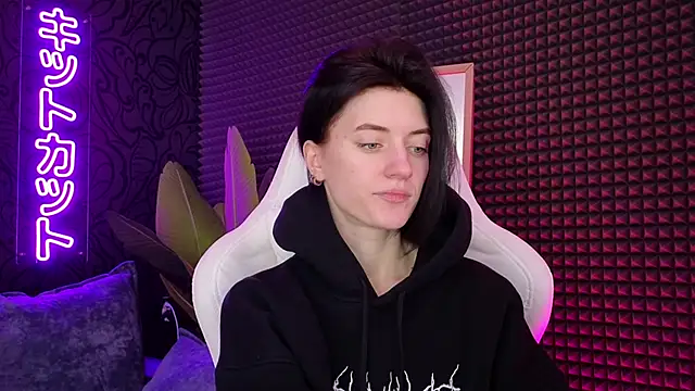 roxy riot  online show from 03.11.25