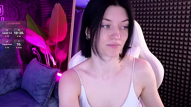 roxy riot  online show from 09.18.25