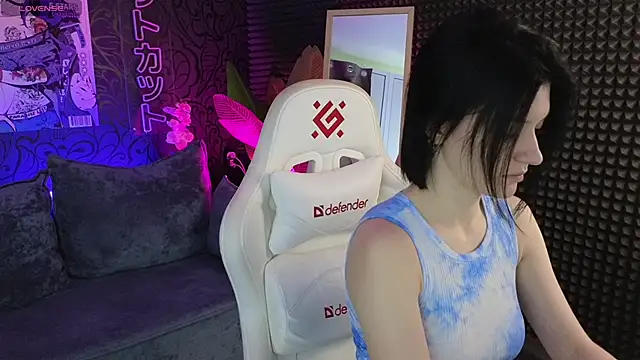 roxy riot  online show from 10.11.25