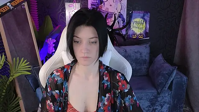 roxy riot  online show from 10.30.25