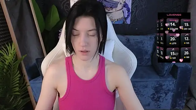 roxy riot  online show from 12.02.25