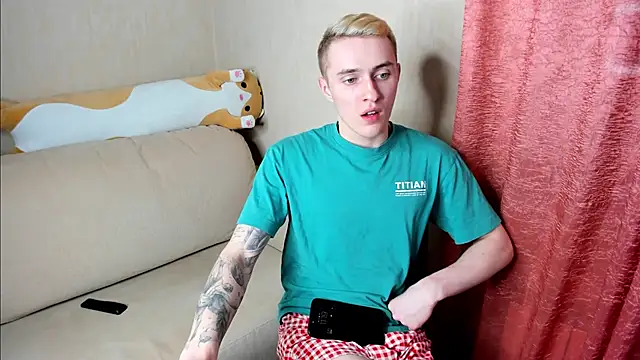 Snapshot of crazybottom99 chatting on 03.02.25 crazybottom99 online show from 03.02.25